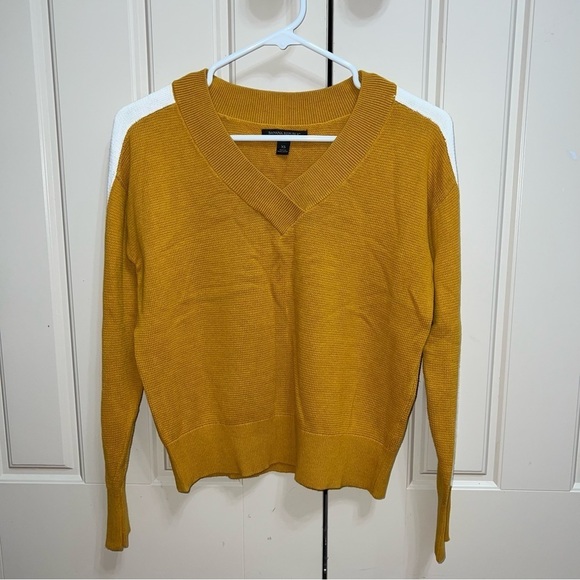 Banana Republic Factory Sweaters - Banana Republic V-Neck Burnt Yellow Knit Cropped Sweater Size XS